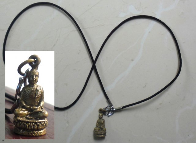 Acheter ce produit : pendentif avec représentation de Bouddha Thailandais assis