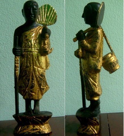 Acheter ce produit : Moine thailandais en bois sculpté, orné de feuille d'or