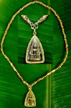 Collier perles et dorure gros pendentif Bouddha